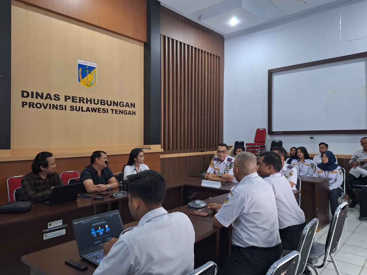TIM COMMANDCENTER KUNJUNGI DINAS PERHUBUNGAN PROV. SULTENG DALAM RANGKA PENINGKATAN PELAYANAN PUBLIK