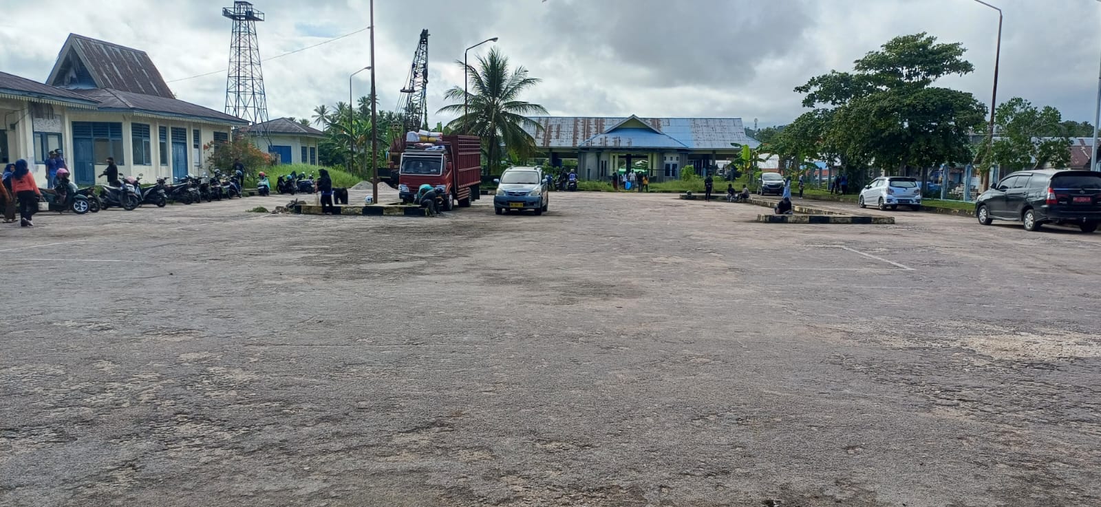 KEGIATAN KERJA BAKTI DI PELABUHAN PENYEBERANGAN TINAKIN