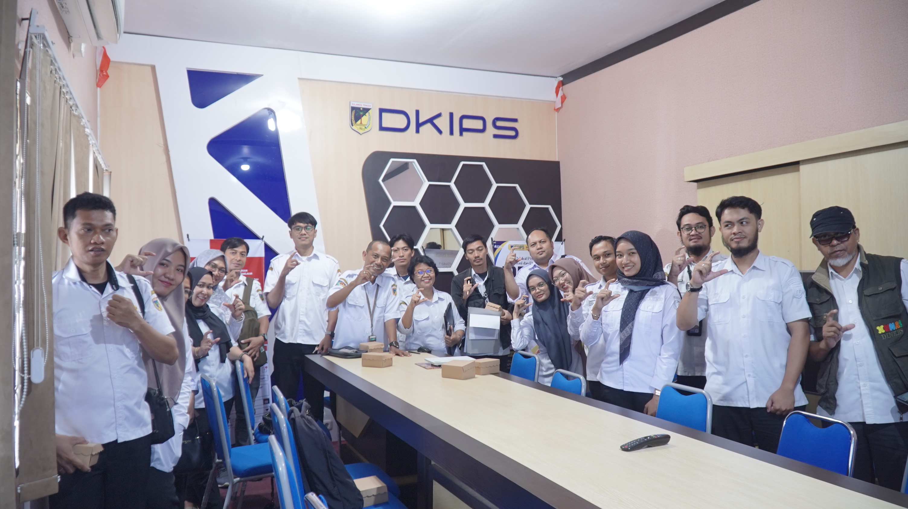 PPID DINAS PERHUBUNGAN MENGHADIRI DESK PPID DI DINAS KOMINFOSANTIK