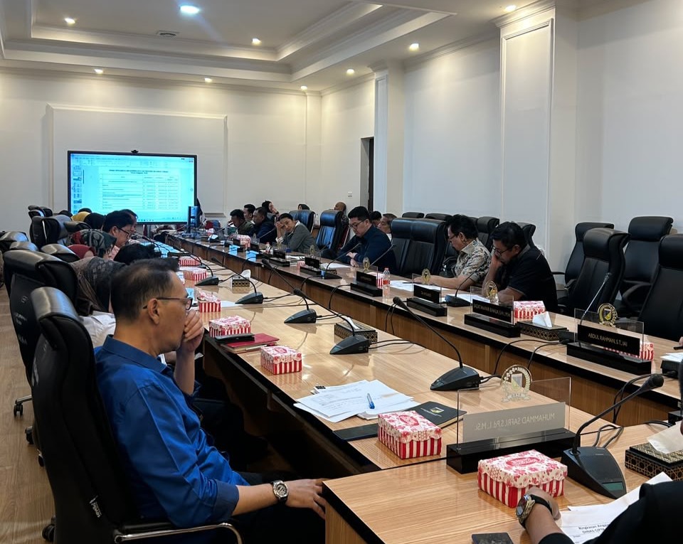 DINAS PERHUBUNGAN PROV. SULAWESI TENGAH RAPAT BERSAMA KOMISI III DPRD PROV. SULTENG